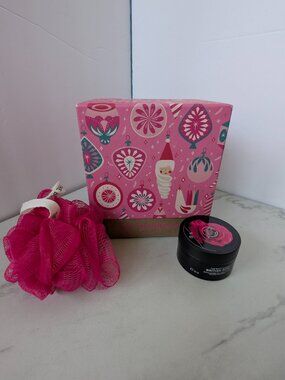 The Body Shop British Rose Body Scrub with Loofha and Holiday Box